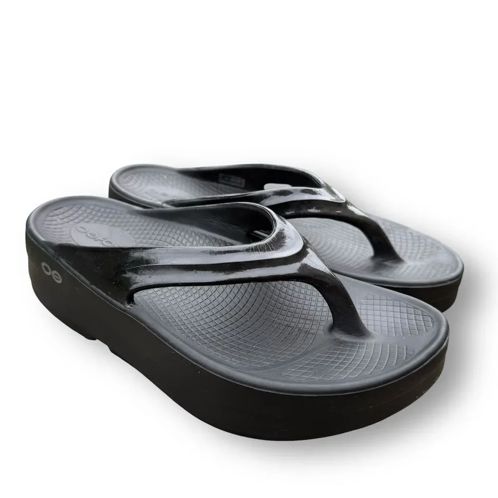 OOFOS Women's Black Comfort Sandals - Picture 12 of 14